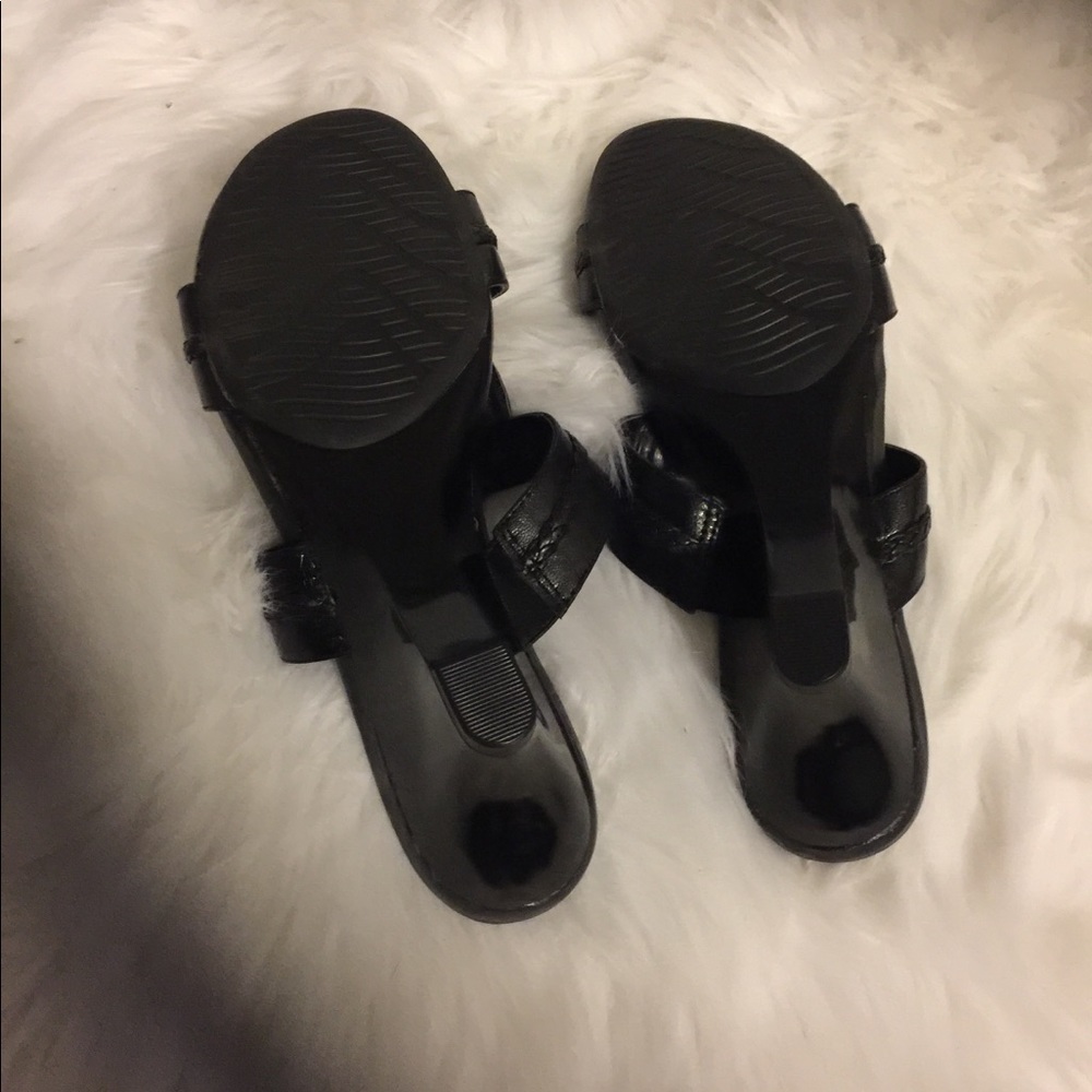 Sandals - Picture 2 of 3